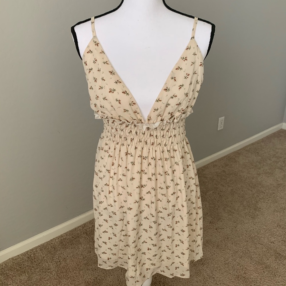 - NWOT SHEIN FLORAL SUMMER DRESS SIZE S